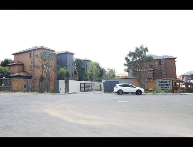 2 BEDROOM TOWNHOUSE FOR SALE IN BIRCHLEIGH